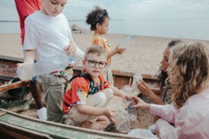 Kids cleaning the beach 